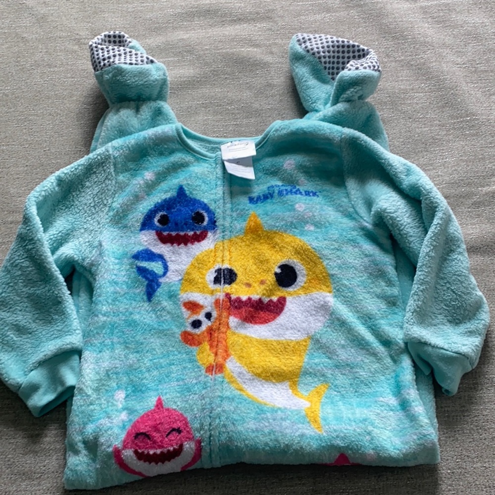 Nickelodeon Pink Fong Baby Shark fleece footed pajamas Size 4T - Picture 3 of 7